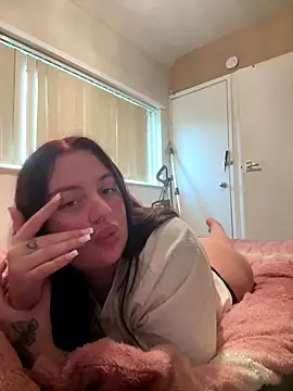 Snapshot of Victoriasteel chatting on 11-12-25, 09:53 Victoriasteel online show from 11-12-25, 09:53