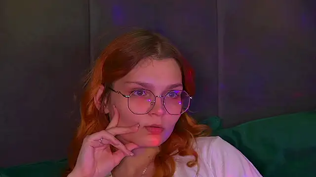 Snapshot of BellaMarebelle chatting on 10-10-25, 04:28 BellaMarebelle online show from 10-10-25, 04:28