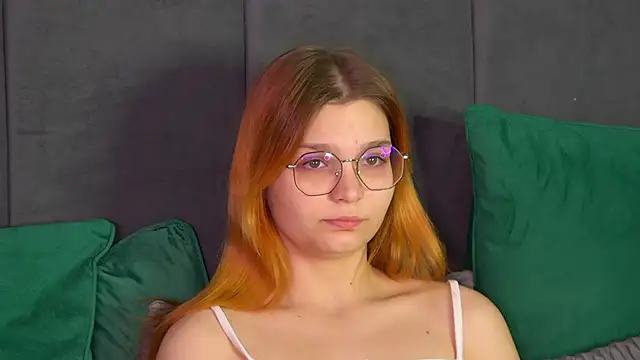 Snapshot of BellaMarebelle chatting on 10-24-25, 04:20 BellaMarebelle online show from 10-24-25, 04:20