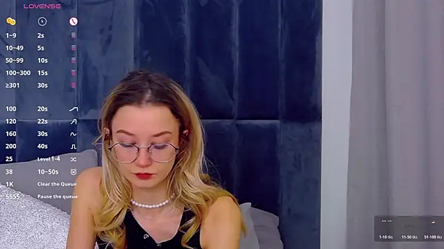 Snapshot of MaeLili chatting on 11-12-25, 04:13 MaeLili online show from 11-12-25, 04:13