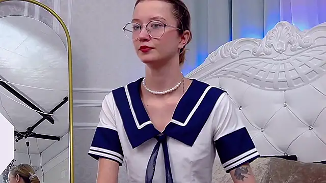 MaeLili online show from 12-14-25, 12:32