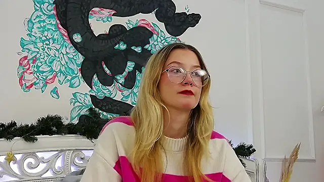 MaeLili online show from 12-23-25, 07:28