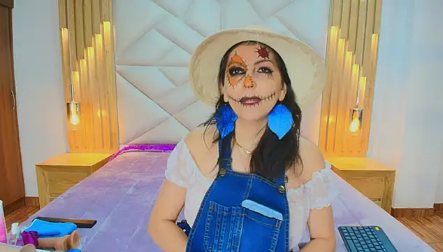 Snapshot of allie_pearl chatting on 10-31-25, 11:55 allie pearl online show from 10-31-25, 11:55