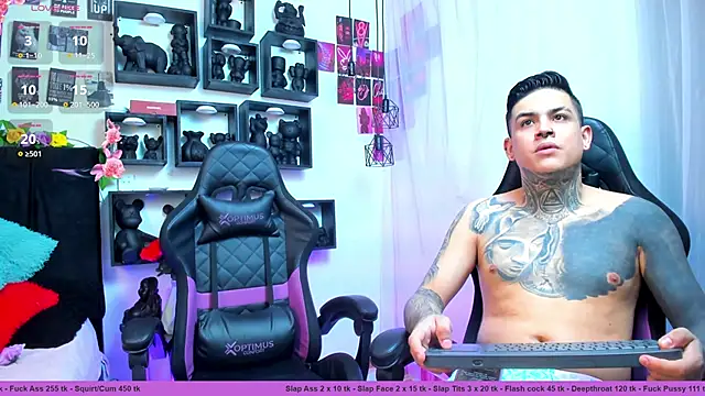 Sarahandzack online show from 10-14-25, 04:41