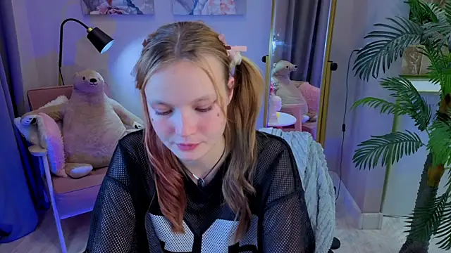 Snapshot of Ginger_Emma chatting on 09-18-25, 08:44 Ginger Emma online show from 09-18-25, 08:44