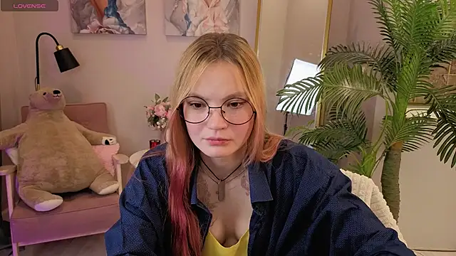 Snapshot of Ginger_Emma chatting on 09-28-25, 05:24 Ginger Emma online show from 09-28-25, 05:24