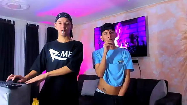 Snapshot of Marcus_and_Tony chatting on 09-18-25, 04:03 Marcus and Tony online show from 09-18-25, 04:03