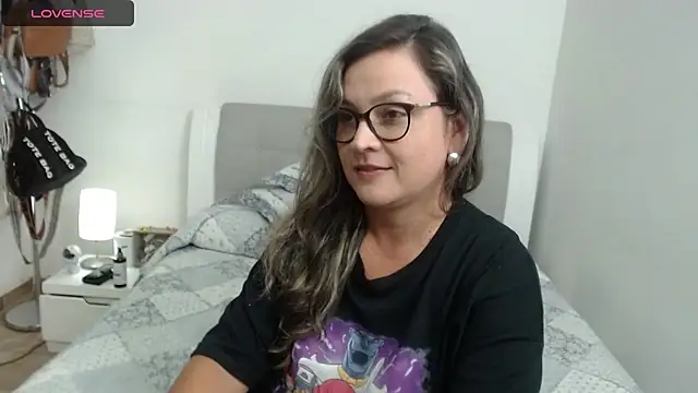 Snapshot of sophie_lopez1 chatting on 02-05-25, 02:08 sophie lopez1 online show from 02-05-25, 02:08