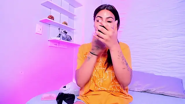 Snapshot of KimberlyLoren chatting on 10-14-25, 09:04 KimberlyLoren online show from 10-14-25, 09:04