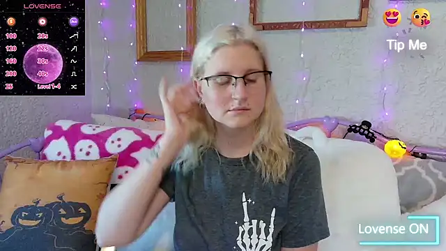 Snapshot of samanthamalichite chatting on 09-27-25, 07:19 samanthamalichite online show from 09-27-25, 07:19