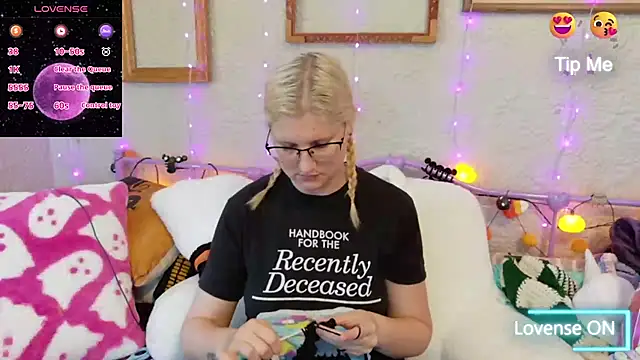 Snapshot of samanthamalichite chatting on 10-22-25, 03:12 samanthamalichite online show from 10-22-25, 03:12