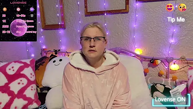 Snapshot of samanthamalichite chatting on 10-23-25, 11:14 samanthamalichite online show from 10-23-25, 11:14