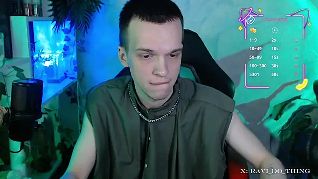 Snapshot of frozen_boy chatting on 10-31-25, 03:24 frozen boy online show from 10-31-25, 03:24