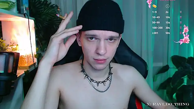 Snapshot of frozen_boy chatting on 11-14-25, 04:38 frozen boy online show from 11-14-25, 04:38