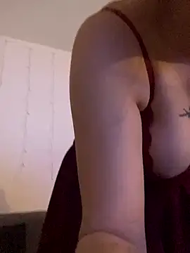 Snapshot of Hugox1123 chatting on 12-18-25, 12:49 Hugox1123 online show from 12-18-25, 12:49