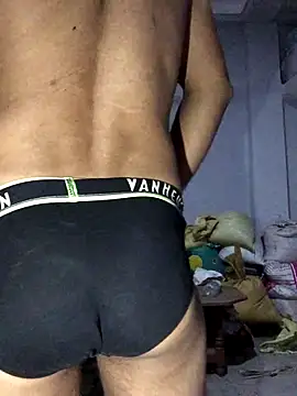 Snapshot of fitboy2107 chatting on 11-02-25, 07:16 fitboy2107 online show from 11-02-25, 07:16