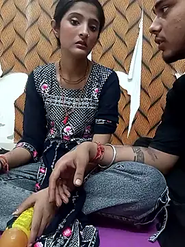 Snapshot of romantic_couple1 chatting on 09-28-25, 03:12 romantic couple1 online show from 09-28-25, 03:12