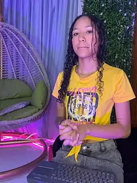 Kiara Zahiri   online show from 09-16-25, 11:00