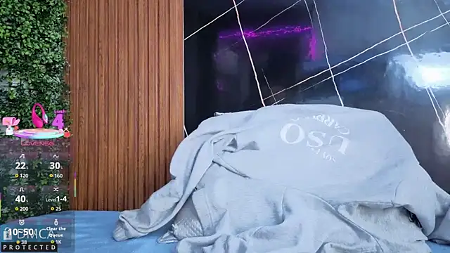 Kiara Zahiri   online show from 10-20-25, 11:10