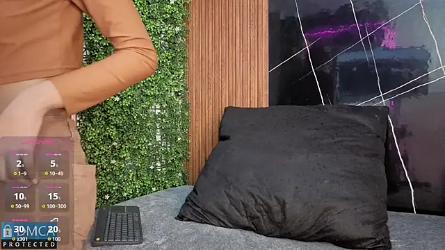 Kiara Zahiri   online show from 11-11-25, 10:59