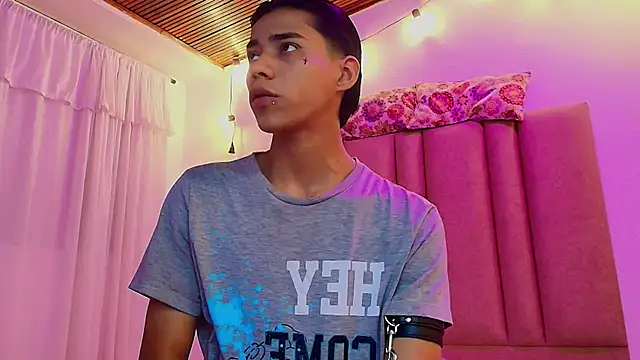 camilo nom online show from 10-25-25, 05:15