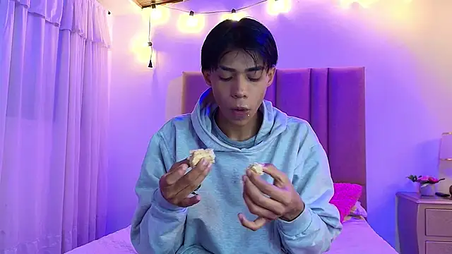 camilo nom online show from 11-08-25, 04:23