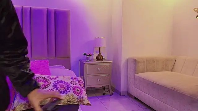 camilo nom online show from 11-12-25, 04:13