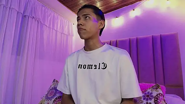 camilo nom online show from 11-13-25, 05:39