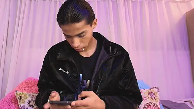 camilo nom online show from 11-22-25, 04:22