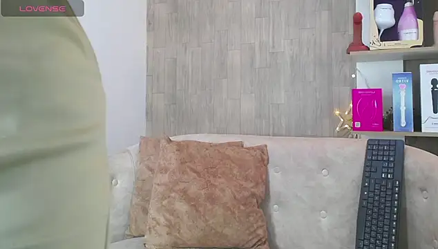 Snapshot of cortney_tayler chatting on 11-13-25, 07:02 cortney tayler online show from 11-13-25, 07:02