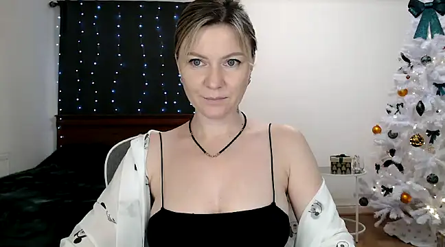 Snapshot of ParadiseAlina chatting on 12-17-24, 06:20 ParadiseAlina online show from 12-17-24, 06:20
