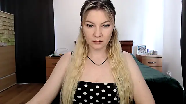 Snapshot of ParadiseAlina chatting on 09-24-25, 01:25 ParadiseAlina online show from 09-24-25, 01:25