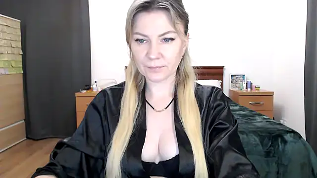 Snapshot of ParadiseAlina chatting on 10-19-25, 07:25 ParadiseAlina online show from 10-19-25, 07:25