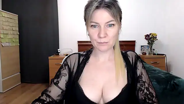 Snapshot of ParadiseAlina chatting on 11-06-25, 08:21 ParadiseAlina online show from 11-06-25, 08:21