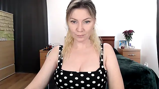 Snapshot of ParadiseAlina chatting on 11-17-25, 02:56 ParadiseAlina online show from 11-17-25, 02:56