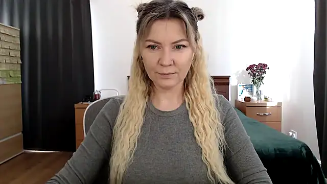 Snapshot of ParadiseAlina chatting on 11-21-25, 12:15 ParadiseAlina online show from 11-21-25, 12:15