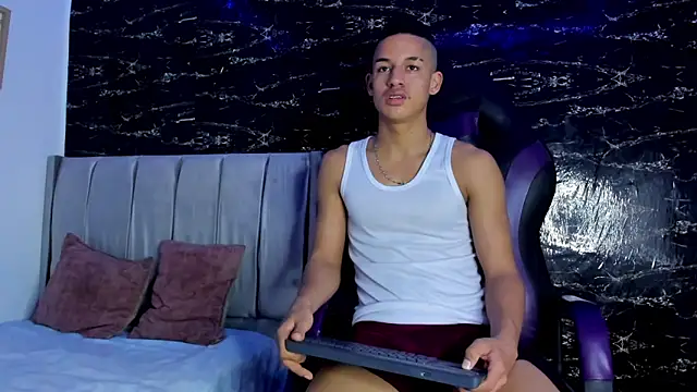 Jhos Smith online show from 11-29-25, 04:04