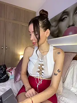 nicolleferragamo online show from 11-12-25, 02:23