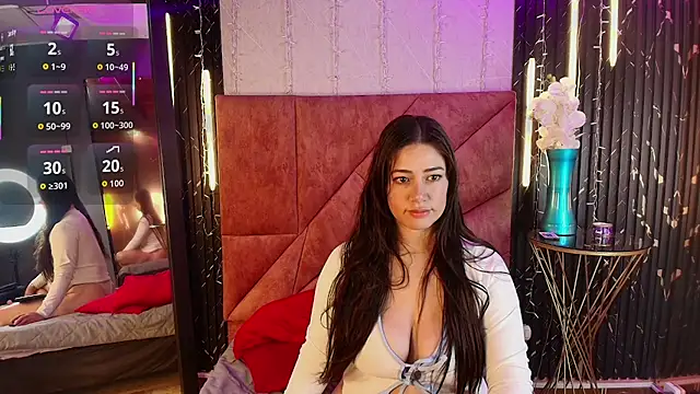 Shalyn Lux online show from 12-16-25, 01:43