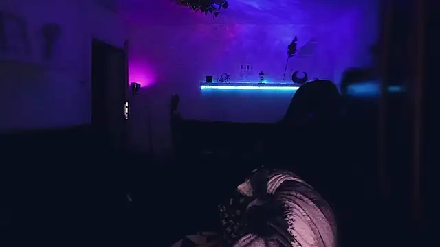 Snapshot of MistressJolie chatting on 11-06-25, 07:15 MistressJolie online show from 11-06-25, 07:15