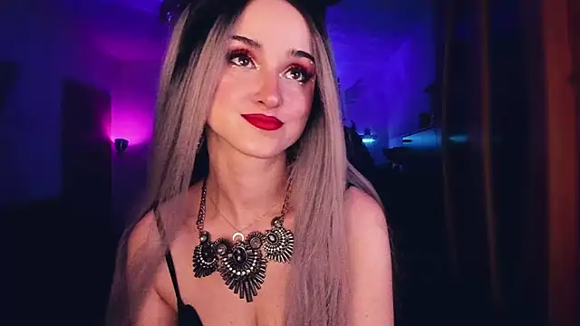 Snapshot of MistressJolie chatting on 11-11-25, 05:46 MistressJolie online show from 11-11-25, 05:46