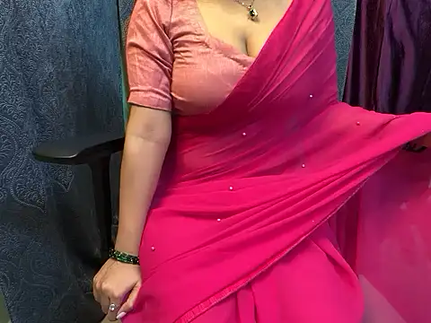 Snapshot of YoursSuku chatting on 10-02-25, 06:15 YoursSuku online show from 10-02-25, 06:15