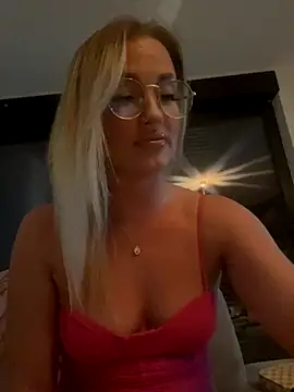 Snapshot of PinkiePlgirl chatting on 09-23-25, 08:01 PinkiePlgirl online show from 09-23-25, 08:01