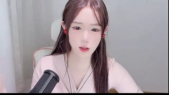 Snapshot of Xiao-runbao chatting on 10-12-25, 10:03 Xiao-runbao online show from 10-12-25, 10:03