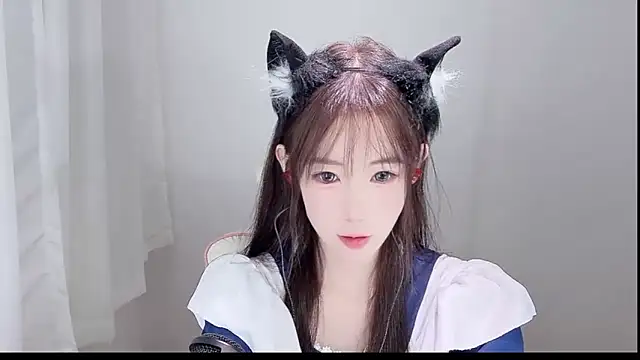 Snapshot of Xiao-runbao chatting on 10-13-25, 01:33 Xiao-runbao online show from 10-13-25, 01:33