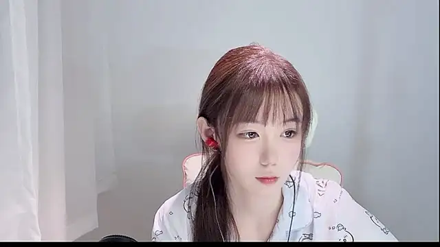 Snapshot of Xiao-runbao chatting on 10-17-25, 02:30 Xiao-runbao online show from 10-17-25, 02:30