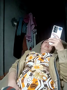 Snapshot of suki-lady chatting on 11-15-25, 01:14 suki-lady online show from 11-15-25, 01:14