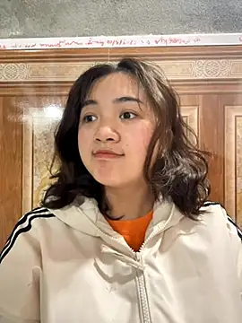 Lonnina online show from 11-18-25, 04:17