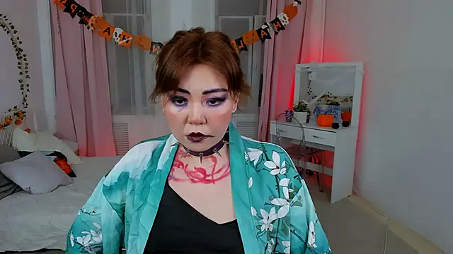 nazu chan online show from 10-31-25, 04:41