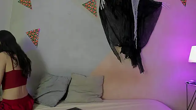 Snapshot of Laura_and_Kevin chatting on 11-10-25, 01:54 Laura and Kevin online show from 11-10-25, 01:54